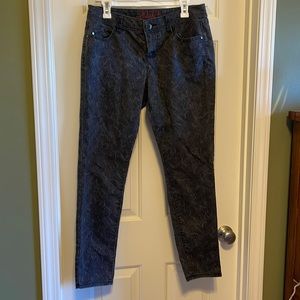 Elle skinny black lace pattern jeans